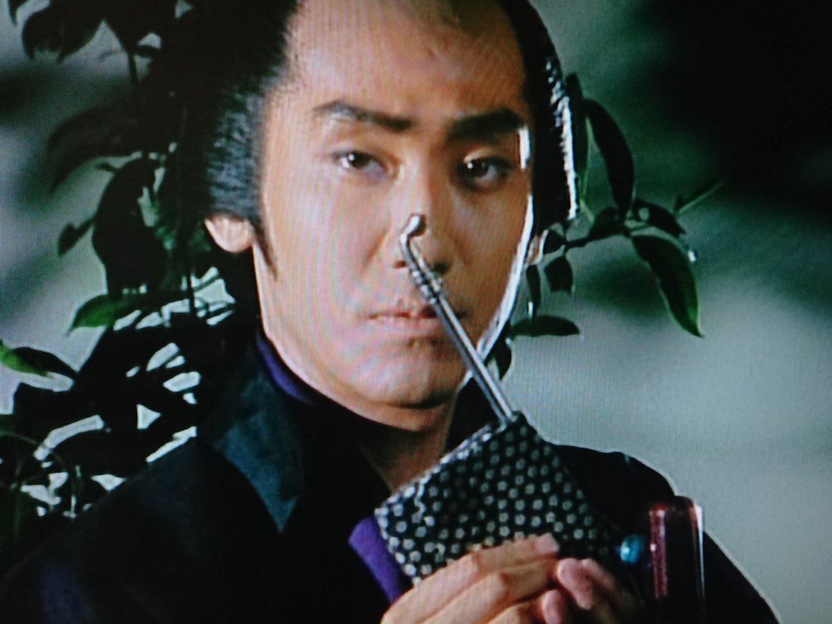 たこぶえ 今回で必殺仕事人 激突 編は終了 見物だったのは 夢次 三代目中村橋之助 さんの煙管と煙草入れに仕込んだカラクリから発射される レーザービーム 仕置き どうやったら この仕掛けでレーザーが発生するのか未だに謎 ウルフェさんなら再現でき