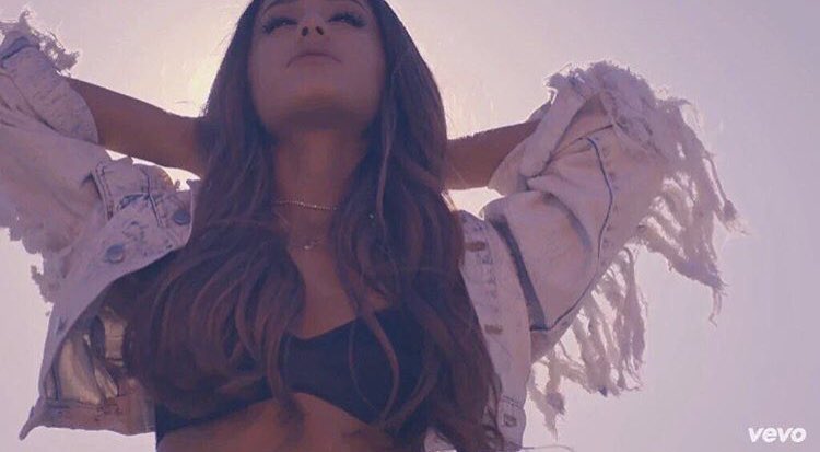 throwbackagb's tweet photo. Ariana via Instagram 4 years ago today ‘#IntoYouVideo directed by @hannahluxdavis on @vevo’ & ‘#IntoYouVideo
directed by @HannahLuxDavis
now on @Vevo ♡’ & ‘love you @hannahluxdavis ♡ thank you so much 🎬
#IntoYouVideo out now on @Vevo ♡’ (24th May 2016) https://t.co/xoAPzH06G1