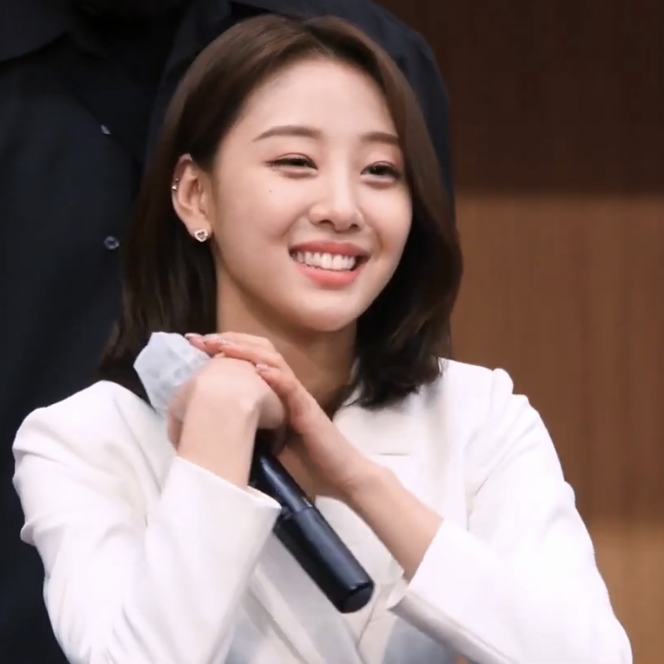 yvepics's tweet photo. #HappyYvesDay #BabyAppleDay #OurSpringYves https://t.co/o9s4ihAkmS