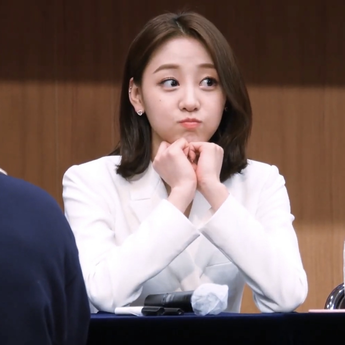 yvepics's tweet photo. #HappyYvesDay #BabyAppleDay #OurSpringYves https://t.co/o9s4ihAkmS