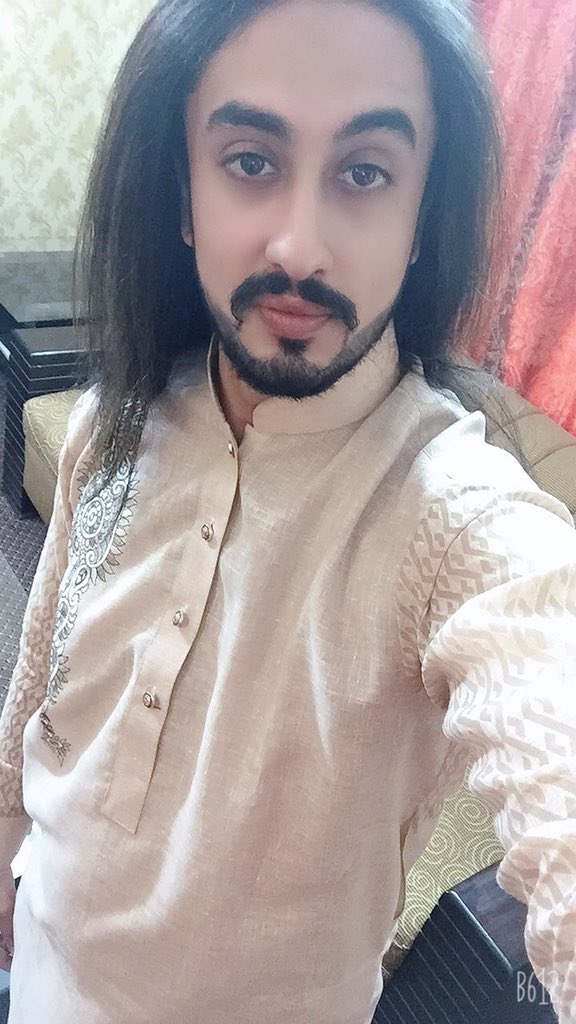 isalmanmoon's tweet photo. "May Allah open the doors of happiness and prosperity for you. Eid Mubarak to you and your family.” https://t.co/ybXt8I3qhV