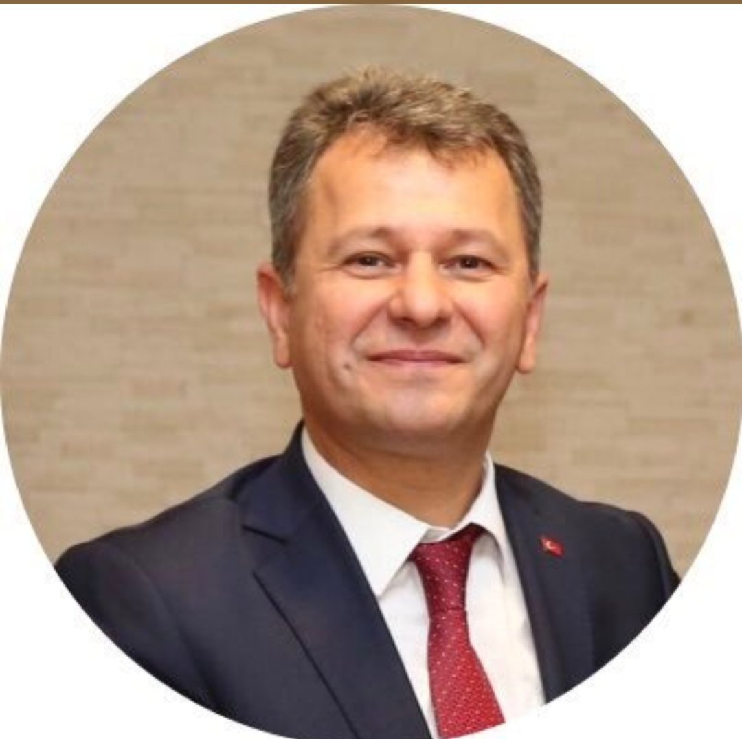 OsmanAkten12's tweet photo. Yaptıklarınla değil yapamadıklarınla tarihe geçtin @halis_aygun tebrik ediyorum.senden sonra gelecek ösym başkanı ibret alırda bu kadar pervasız davranmaz
#ErdoğanYksyiErtele 
#Yks2020 https://t.co/lL7ZfoRway