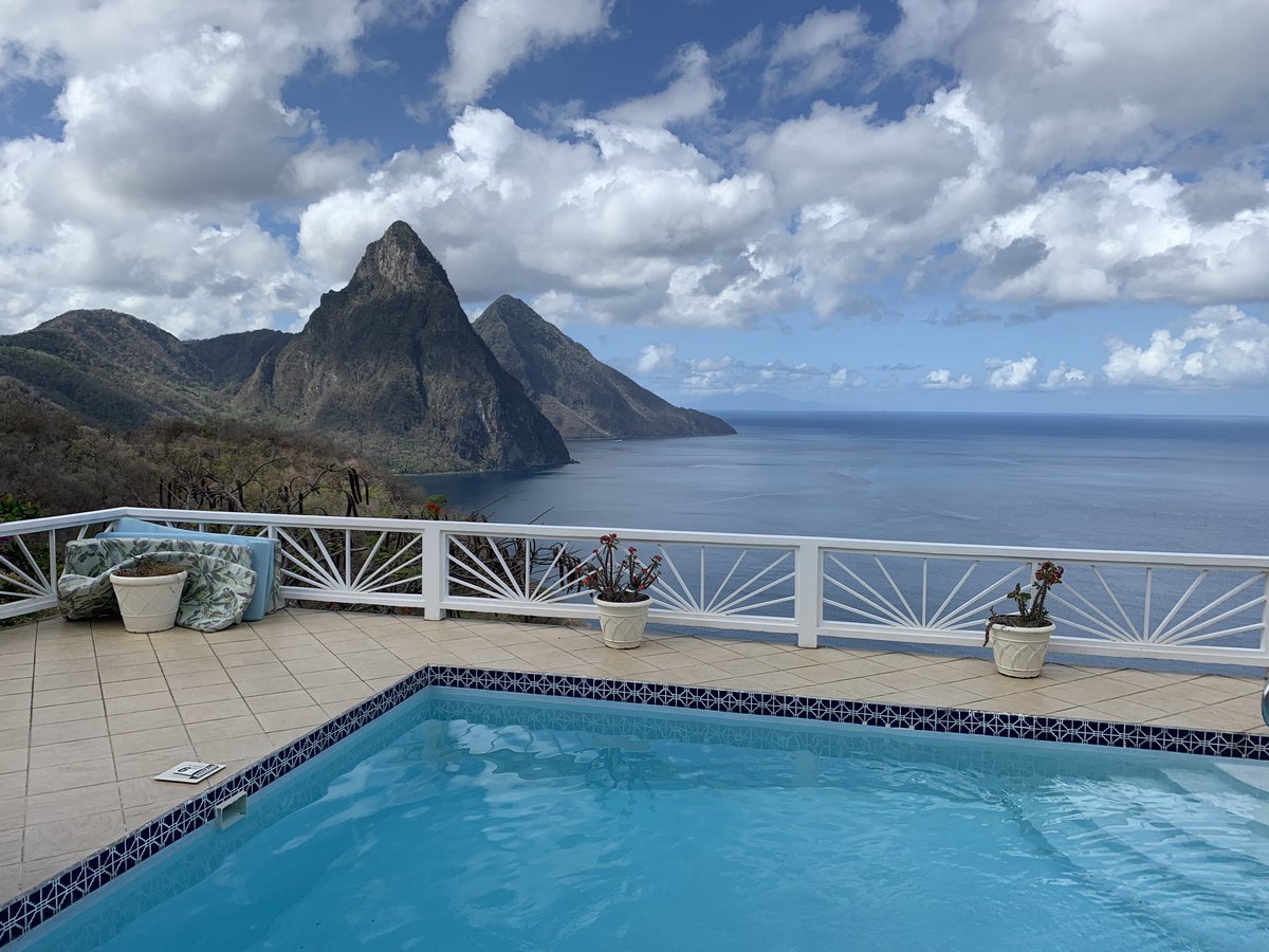 GeneralBakes's tweet image. My view this morning from my lil unknown island