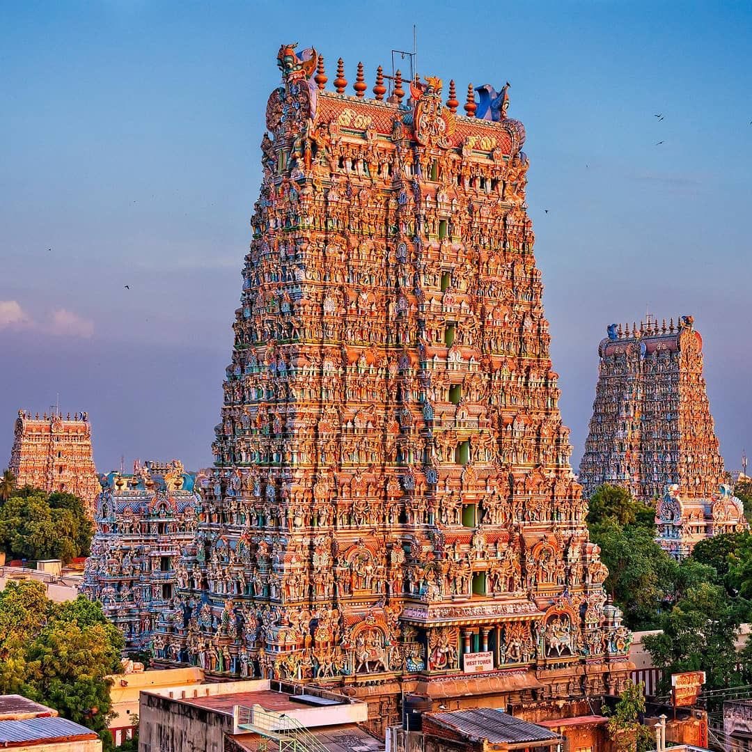 1/3 While most of the ppl r mesmerised by the beauty of Madurai MEENAKSHI AMMAN temple, very few r aware of the fully functional ancient RAIN WATER HARVESTING sys in place at this temple.Pipes camouflaged as columns cn b found in the temple which take water frm the terraces to 
