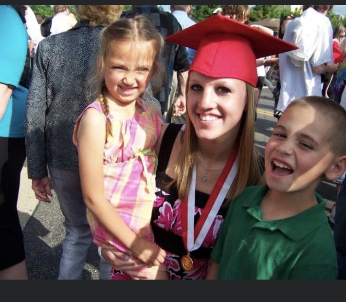 LEOwife_MelMel's tweet photo. From 2010 to 2020 ๐ฆ
โค๏ธ๐ค
#GradForTheM #wingsup https://t.co/8IAda5qrs7