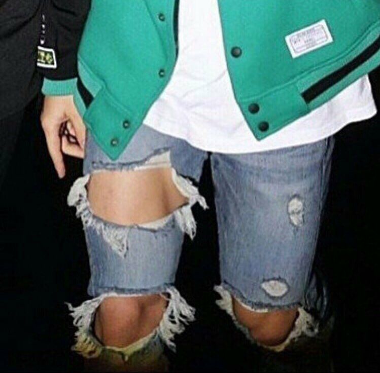 jungkook& #39;s thighs, a very very dangerous thread