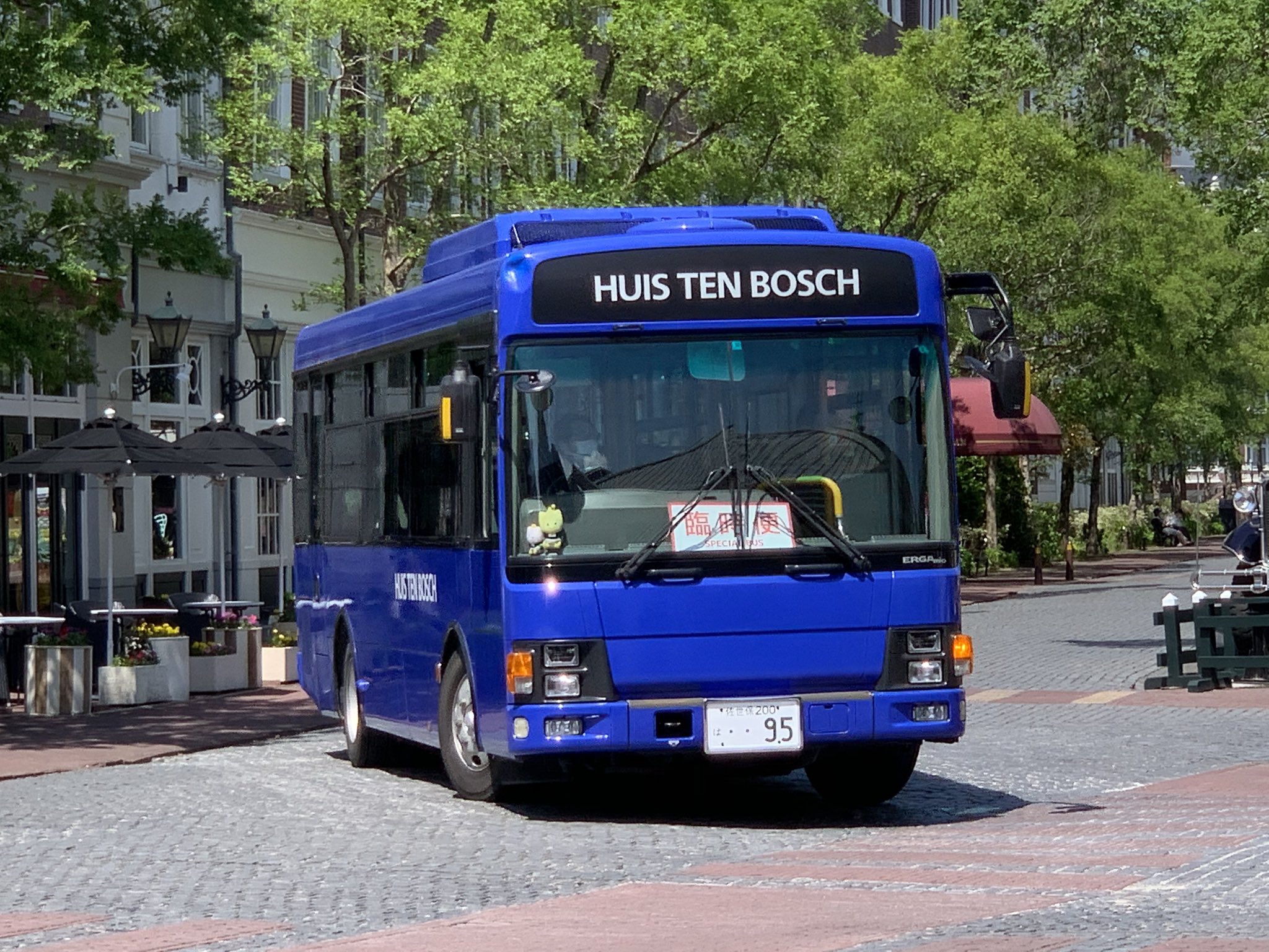 みっくん 暇人 בטוויטר ハウステンボス内を走る路線バスのような無料バスと 最近導入された電気バス 基本的にエルガミオとレインボーで運行されており カラーバリエーション等も様々なのですが本日は94号車と95号車のみの運行でした それにしてもオランダの街並みの