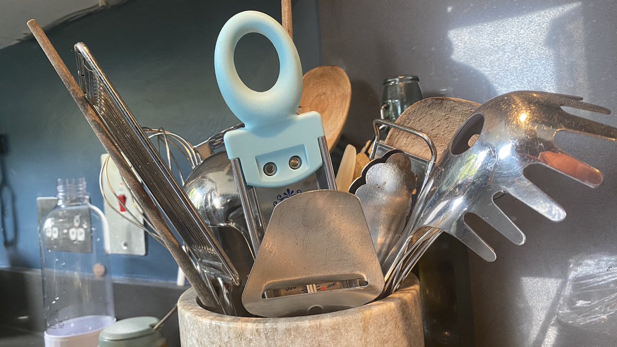 SBaxterCrawford's tweet photo. This little guy just popped up in the kitchen. 

#FacesInThings #FoundFace #IsSeeFaces https://t.co/72oBDK8SXP