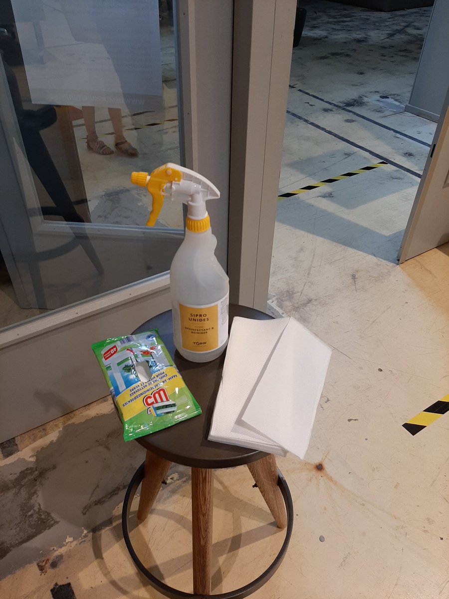 De loper ligt al klaar, de desinfecterende materialen liggen klaar voor de handen en de mandjes, de reserveringen staan te wachten op onze leners, kortom nog één dagje wachten en de #bibliotheek heet je morgen vanaf 14.00 uur weer van harte welkom. Fijne zondag! @Kunstwerk2017