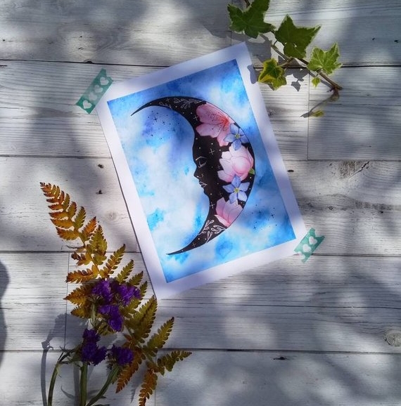 StayArtHomeMama's tweet photo. Watercolour painting of a lady face in a crescent moon, bursting with vibrant flowers. https://t.co/tgKwDtX0l4 #moonprint floralmoon wallart crescentmoon watercolour lunarphase uniquegifts
#OnlineCraft https://t.co/6PqWxqqaBg