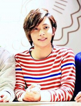 a thread of Jeonghan but he gets older as you keep scrolling: