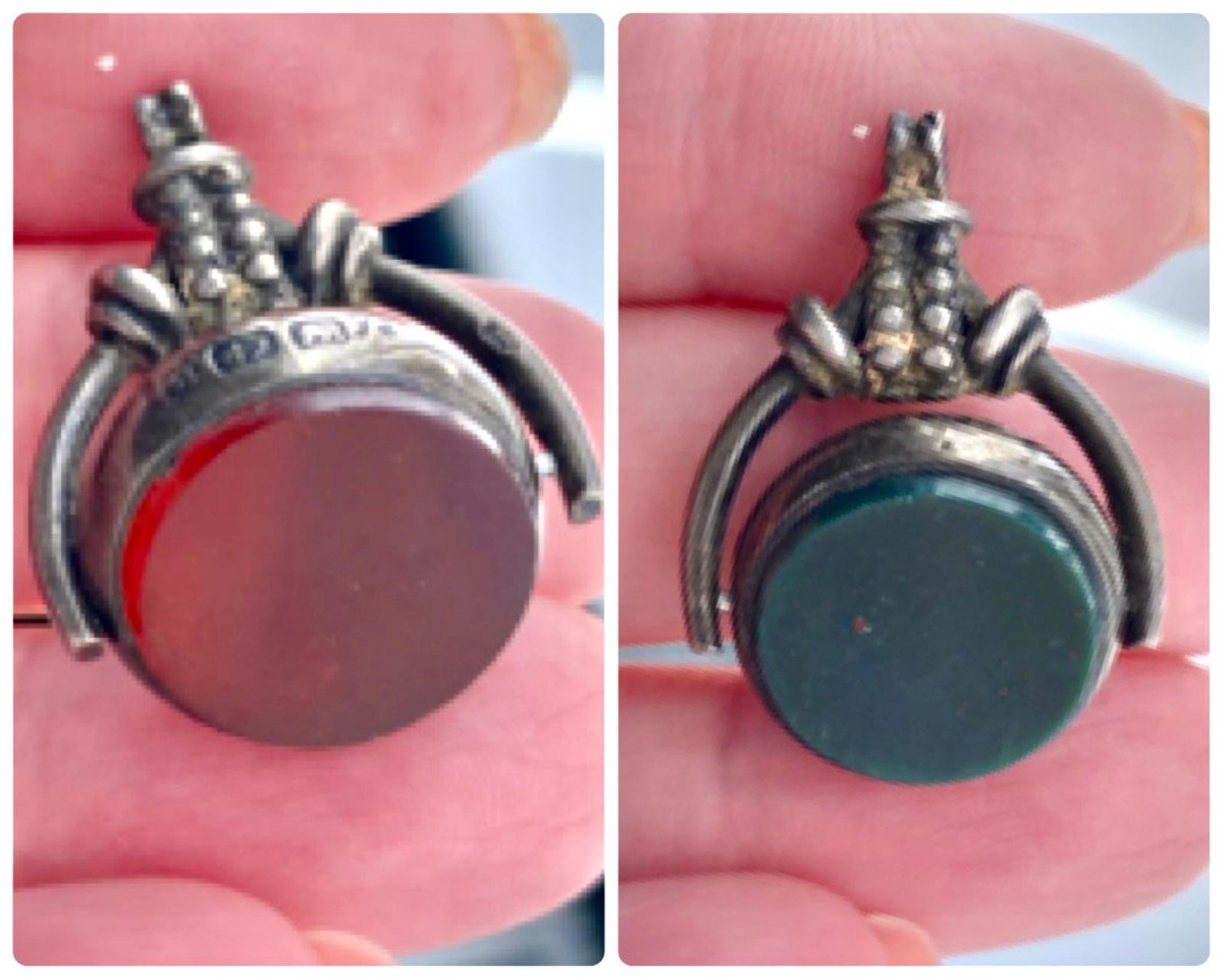 KarenWillis1959's tweet photo. Can anyone identify this odd little thing found in our family’s possessions? Cannot think what it would be for. It spins about and has room for a chain or cord at the top #curio #whatsthat #antique #oddobjects @ThePaulLaidlaw https://t.co/C75oNgLpVQ
