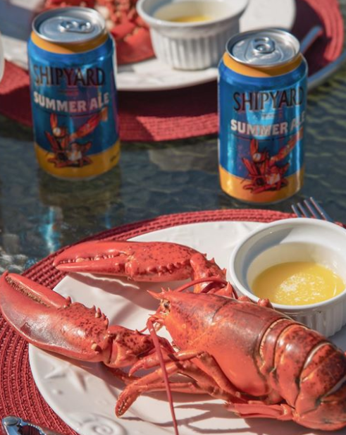  @ShipyardBrewing has been getting creative with their curbside pickup deals, including a pair of lobsters and six pack and a "make your own Portland Pie pizza kit" - staving off our hunger, thirst AND boredom!  #beerandlobster