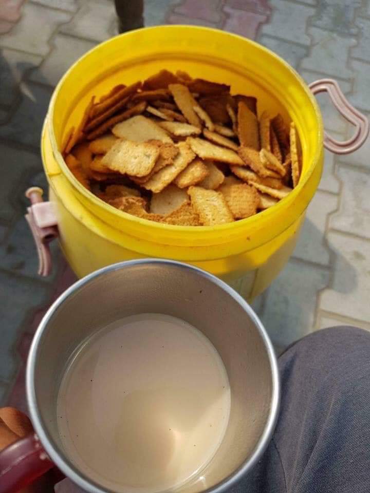 Chaa and ghar de biscuit