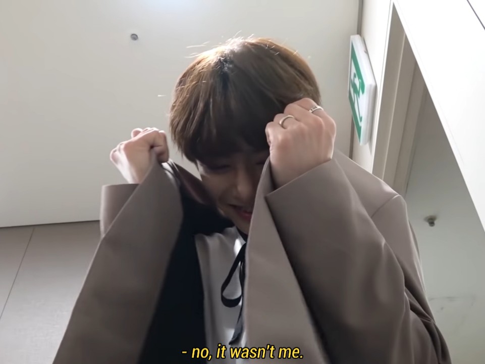 [ YANG JEONGIN ] ;ㅡthe maknae played with your cheeks when you were asleep and accidentally woke you up