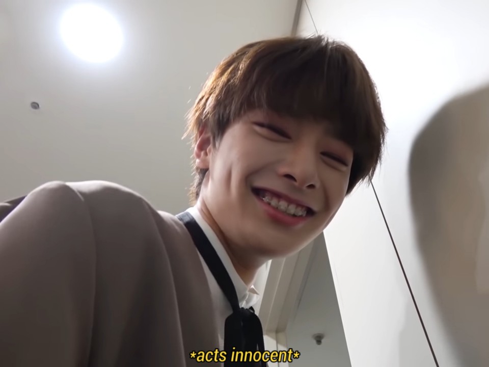 [ YANG JEONGIN ] ;ㅡthe maknae played with your cheeks when you were asleep and accidentally woke you up