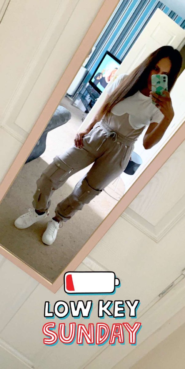 nayah_2010's tweet photo. Only @ManiereDeVoir  can make a pair off joggers and t shirt look classy! Love it! #casualoutfits #style #mdv #uniuqe #womensfashion #casualstyle #lowkeysunday #weekendvibes #currentlywearing #corsetunderbustthirt #beige #jerseycargostylejoggers 🤍 @ManiereDeVoir @ReeceWabara https://t.co/nLdzK9C8pQ