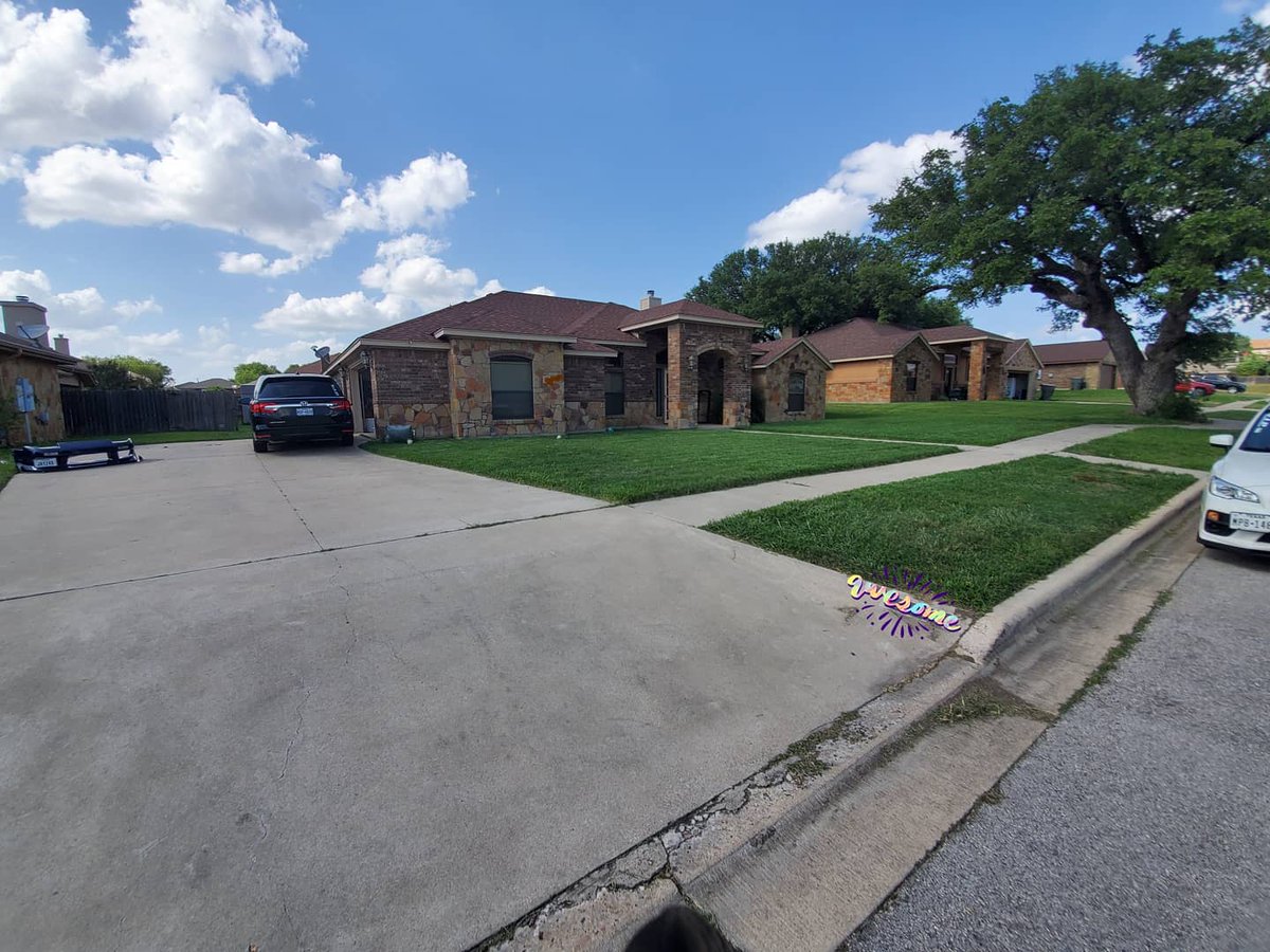 djmotorstyles's tweet photo. #justdoingthings after work Saturday. #yardwork front and back https://t.co/y1G5T4t3lg
