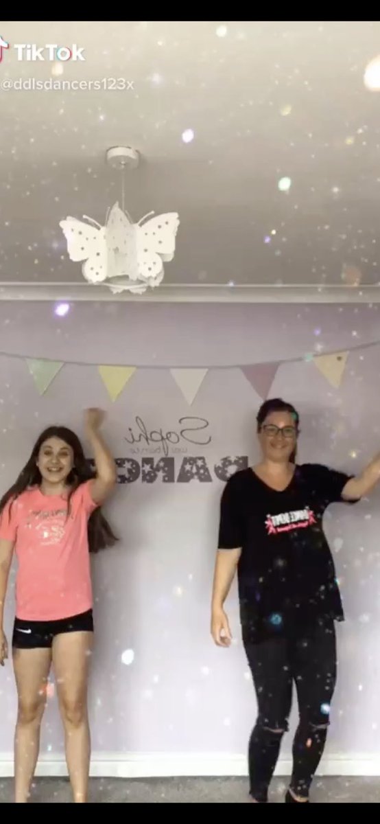 Vicki01Campbell's tweet image. Life is so much more fun when you take some time out from paper writing to learn the dance school Tik Tok 🤗
#DDLS #lockdownroutine
