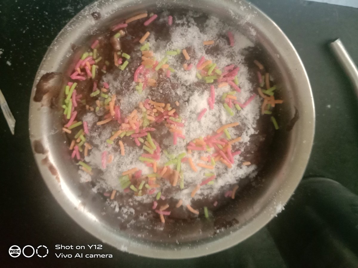 sathyaMaths2013's tweet photo. Choco cooker cake cooked by Me 😋

#chococake #cake #cooking #instacake #cookercake #cooker https://t.co/2qA0xdLPtL