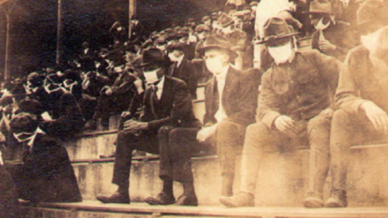 Vintage picture shows football fans wearing masks during 1918 pandemic wthr.com/article/vintag… via <a href="/WTHRcom/">WTHR.com</a> #CFL