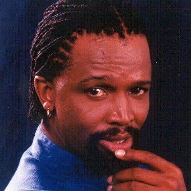 KE TV was replete with SAsoapies in the mid-90s as our TV channels expanded. Egoli. Rhythm City.  #BloodAndWater carries the best of that flavour into TV drama, even unto casting. Sello Maake Ka-Ncube as Matla Molapo (KB's dad)! Was the notorious Archie on Generations 