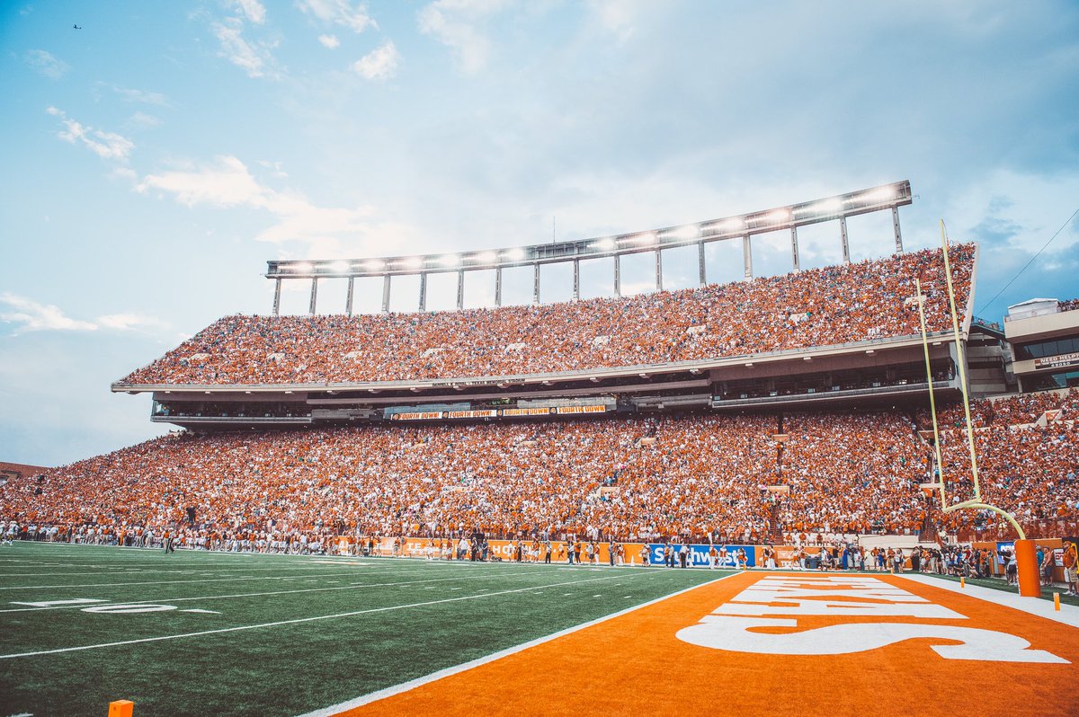 TexasLonghorns's tweet image. Name a more iconic venue than Darrell K Royal-Texas Memorial Stadium. #HookEm🤘
