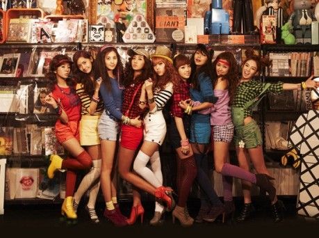 a thread of SNSD but they get older as you keep scrolling: