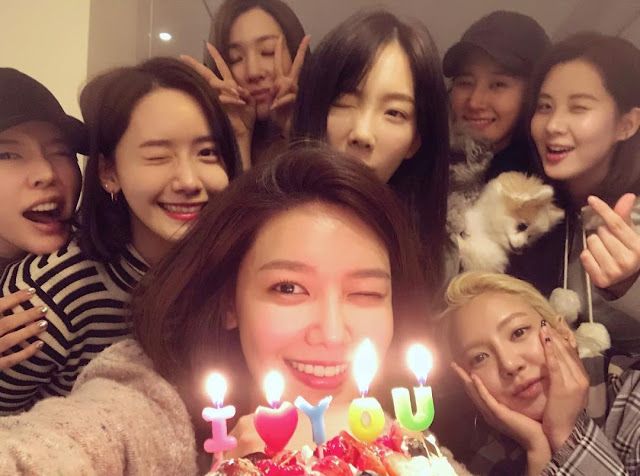 a thread of SNSD but they get older as you keep scrolling: