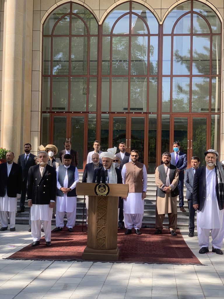 جلالتماب ولسمشر د طالبانو لخوا د اختر د اوربند په ځواب کې نن تر ۲۰۰۰ طالب بندیانو د خوشې کیدو حکم وکړ
دا سولې ته د ولسمشر لیوالتیا او ژمنتیا ښيی
که طالب د سولې لاره کې یو ګام اخلي نو دولت سل ګامه اخلي
هیله ده تر لوی اختره نور پرمختګونه هم وشي او بالاخره دایمي سوله رامنځ ته شي.