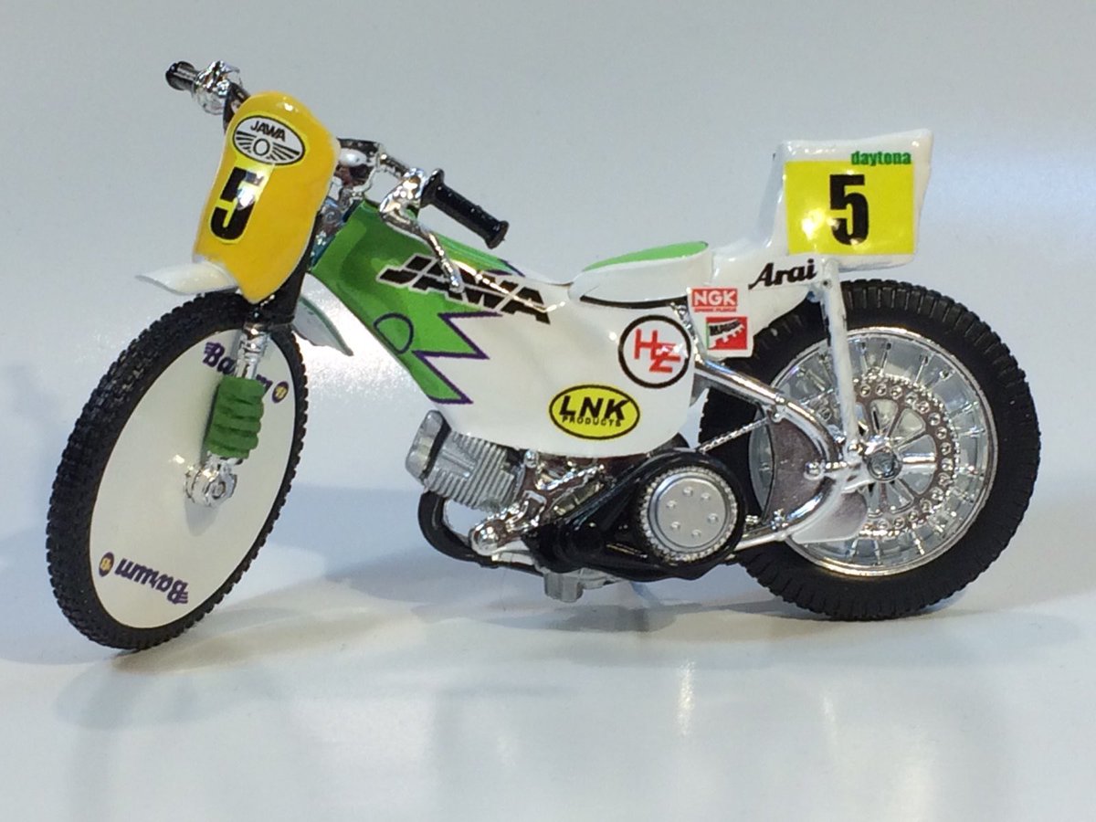 SpeedwayModels's tweet photo. 🇬🇧
Couple days ago I got questions about Simon Wiggs long track bike. I said NO but after few days I thought... why NOT ? 🤔 Who if not me ?! 🤗 I treated it as a challenge 🤜🏻🤟🏻💪🏻
Few sleepless nights and effects you can see below. What do you think ?
#speedwaymodels https://t.co/z026GopmBF