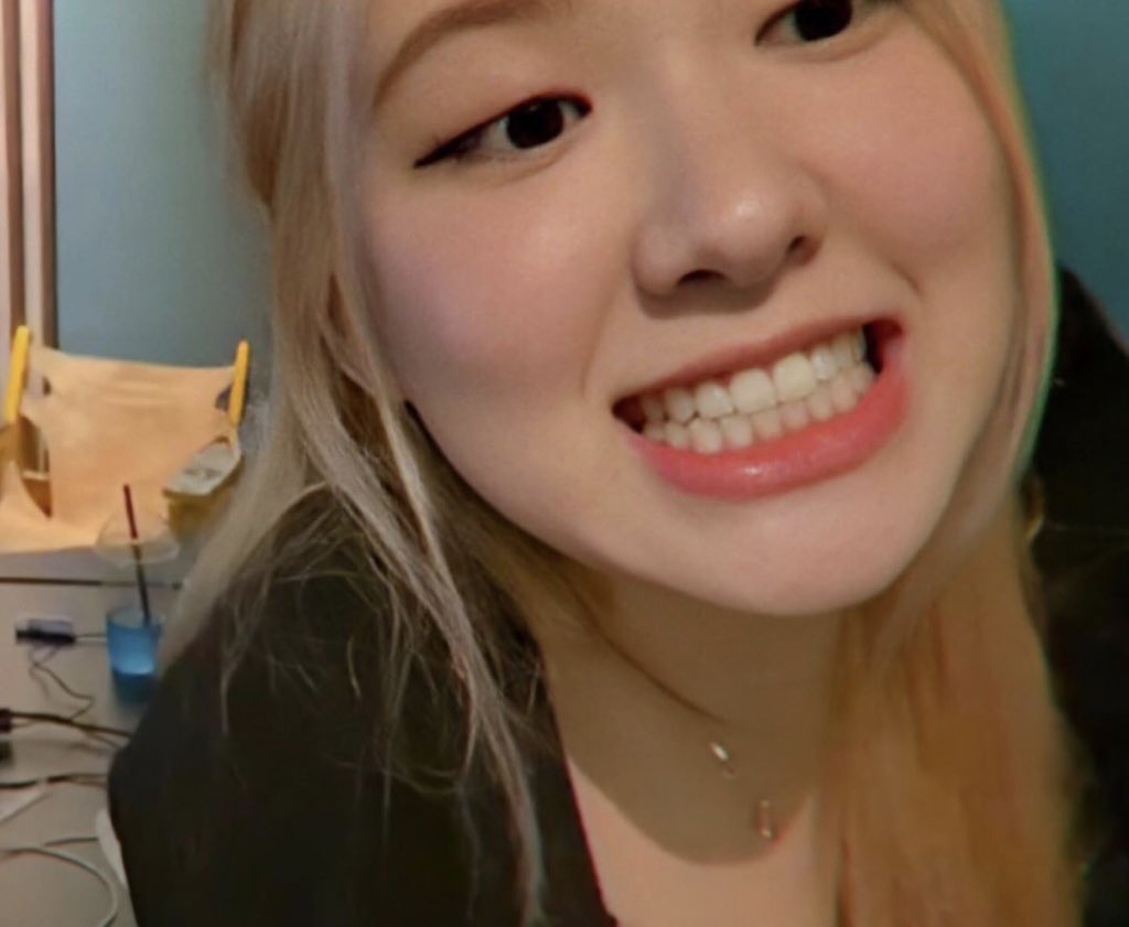picturesrosie's tweet photo. how cute🤧 https://t.co/e1ydhoPsZh