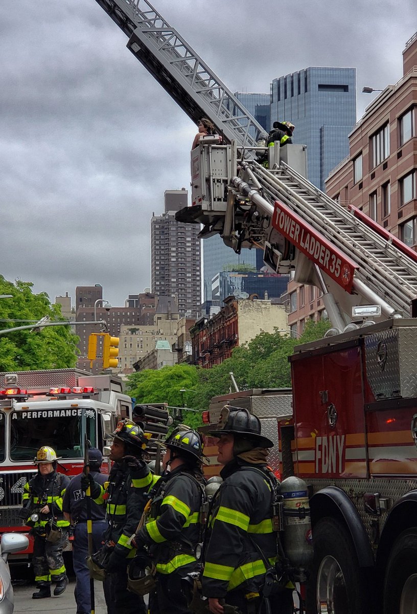 NYCFireWire's tweet image. The Cavemen TL-35 rescuing a civilian off a fire escape at Manhattan *All Hands* Box 0836. 709 9th Ave off W 49th St. Fire top floor 5 story tenement. #FDNY #NYCFireWire