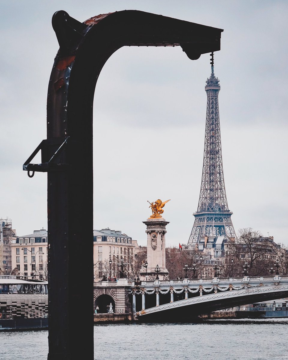 seb_gordon's tweet image. Locked tower✨
#paris #fujifilm #eiffelofficielle