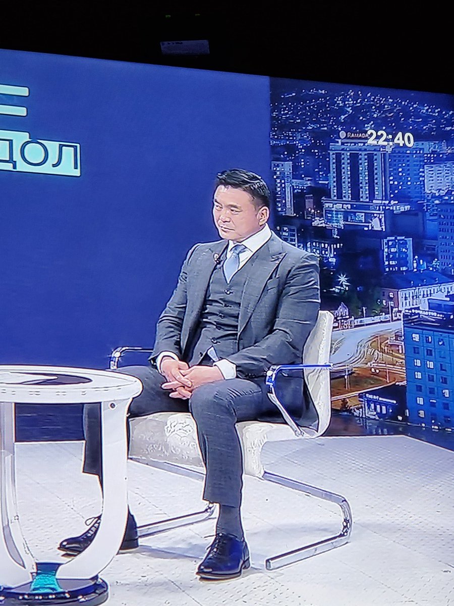 Минийхтэй ижил жилетка өмсөж манай мээр. 3 хос ч гоё шүү