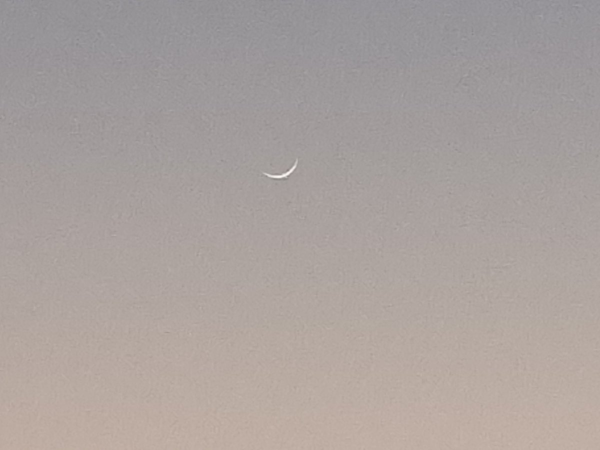 ZuberMe25174788's tweet photo. Eid ka chand mubarak🌙🌙🌙 https://t.co/1JWubOkt90