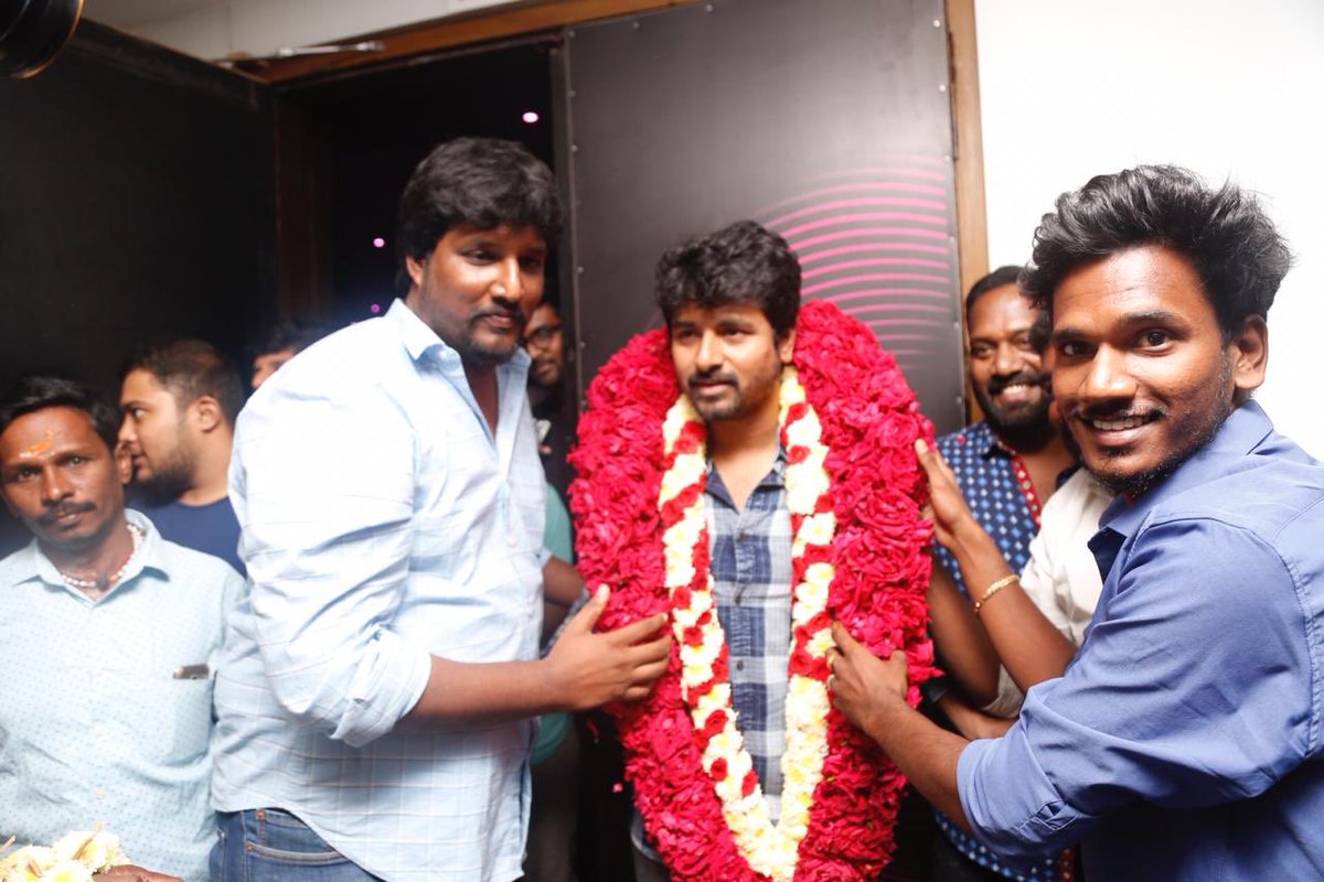 Siva_SK_Blood's tweet photo. Throw Back😍💙
Prince @Siva_Kartikeyan Annan😍
#HeroFDFS Clicks
#HeroOnSunTV https://t.co/PwHZcJY11O