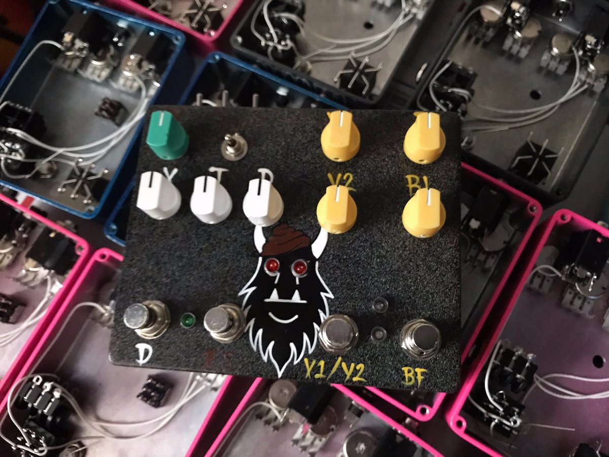 fuzzrocious's tweet photo. Customer-commissioned “FUZZROSHITHEAD” art w/ Demon/Egg Sack/Baby Furnace + LOTS of mods #fuzzrocious #fuzzrociouspedals #fuzzrociousdemon #effects #effectspedals #effectpedal #guitar #bass #fuzz #fuzzpedal #fuzzpedals #fuzzpedalsofinstagram #stompbox #stompboxes https://t.co/irT7FgMckR