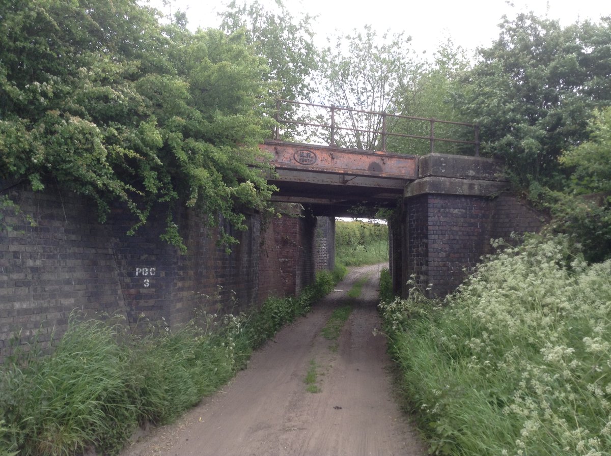 Industrial Heritage Walk: Bentinck & Upper Portland Circular-rail bridges into  #BentinckColliery. Shortly after Bentinck was sunk in 1895, both the Midland & Great Central built branches into the pit. GC link closed c1967 & from 1977-2000 rail access from Pinxton end only. 3/6