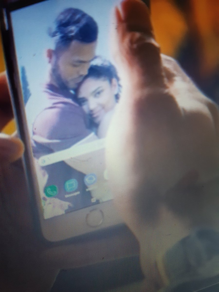 tapsytapi's tweet image. Iphone to samsung 😄😄Im i the only one who saw this @bloodandwater @Nasty_CSA #bloodandwaternetflix #BloodAndWater