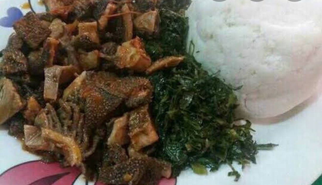 Matumbo and Ugali featuring skumawiki in Kenya is Pap and Mogodu in SA featuring morogo. Pap and Ugali are very different in texture. In SA we have different types of pap. I've only encountered one type of Ugali  #SAandKE