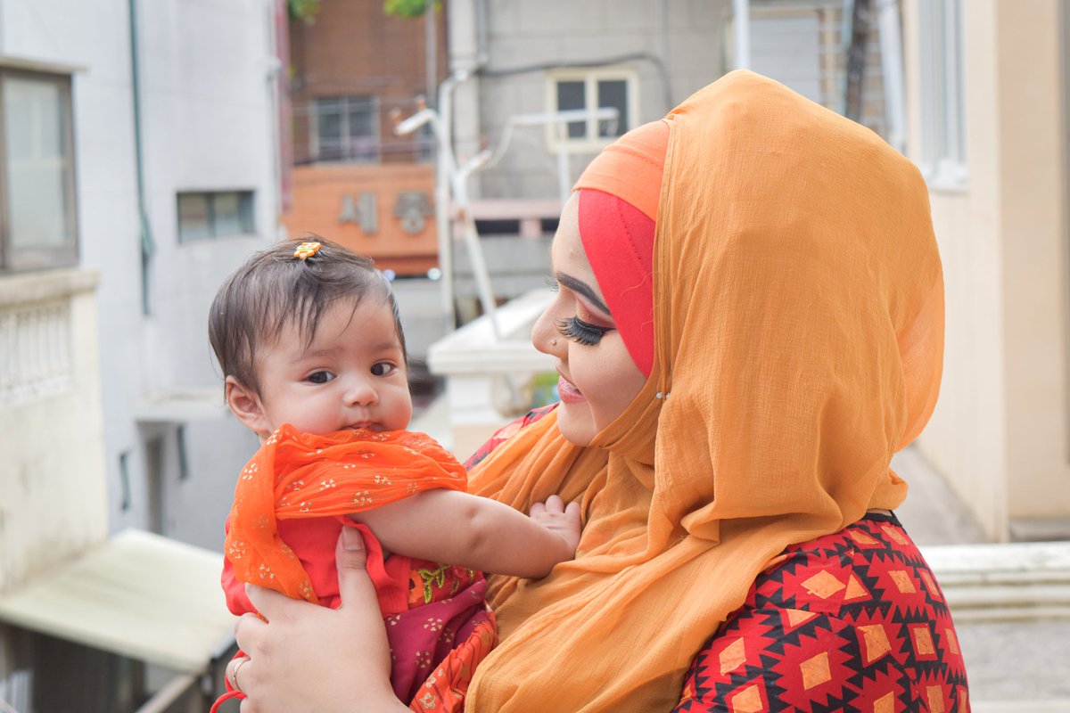 B_D_B_G's tweet photo. Not a fan of mama's makeup, my baby be like: what's wrong with your face, woman! 

#EidMubarak #makeup #baby https://t.co/WF18exUTQQ