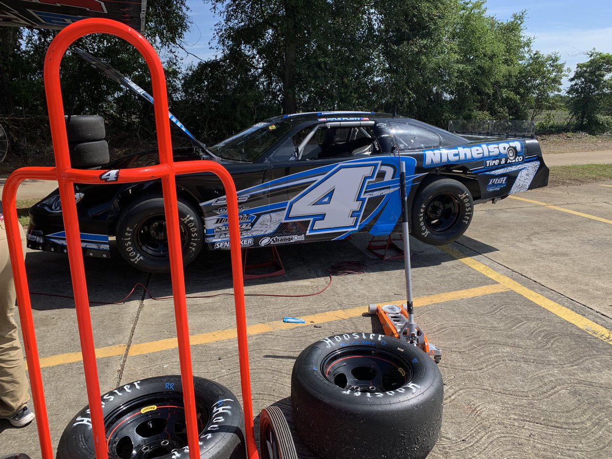 KylePlott's tweet photo. Everyone go check out the race on @speed51.com/rattler2020 https://t.co/hRZGuQdbK4