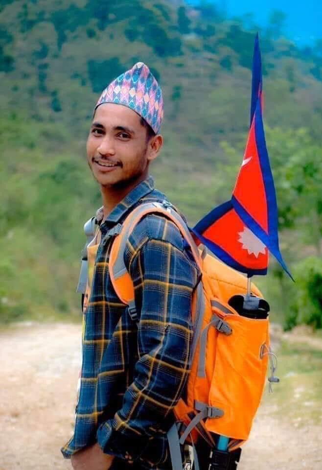 PrakashCPariyar's tweet photo. जातिय अहंकारले अझै थला पारेको समाजमा जातिय पर्खाल तोडेर चोखो प्रेम गर्यौ, उपहार हत्या पायौ !
हार्दिक श्रद्धा सुमन नवराज विश्वकर्मा ।
तिमी जस्तै पिरती लाउँदा यो दशक मात्रै अजित मिजार,शिवशंकर दास, अस्मिता तोलांगी,संगिता परियार लगायत १ दर्जन मारिए  दोषि घुमिरहेका छन,कोही किन वोल्छ ? https://t.co/D5lztD2Gy9