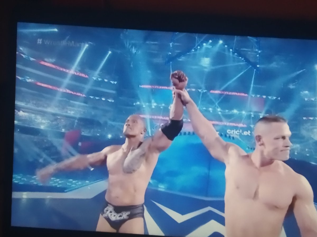 ivan12five's tweet photo. Pasaran los años, pero la reacción que generan Cena y The Rock al salir al ring es y será sencillamente espectacular. Dos de los más grandes de la historia de @WWE
Cena será aburrido para muchos pero se le echa de menos. 
#WWEenGol https://t.co/KYyuPSh53o