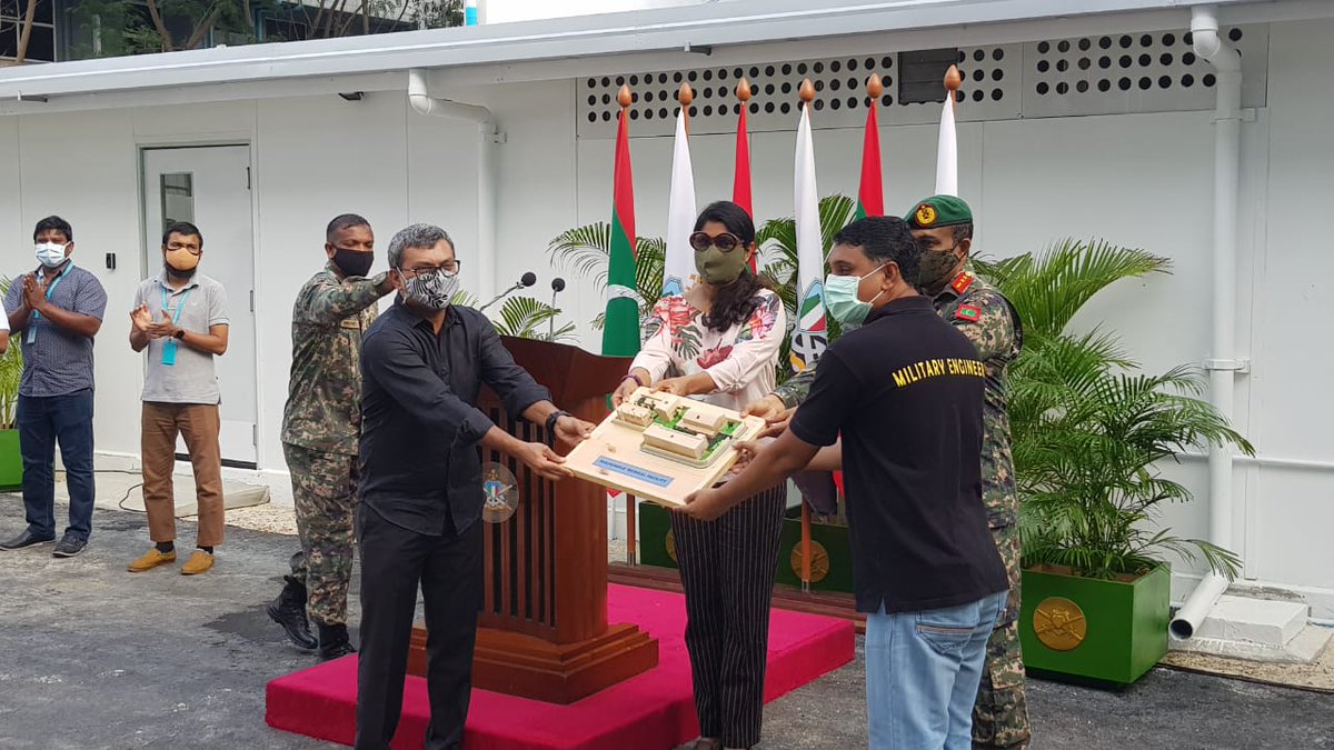 myfoona's tweet photo. Covid19 aa gulhigen HM gai qaaim kurevunu medical facilities Allah ge vaagi fulhaa eku nimmaalevijje. MNDF, Fenaka ge lobuvethi muraali muwazafun adhi ehenihen baiverinah hithuge khaalis kamaa eku shukuru adhaa kuran. https://t.co/MFbwGu5rjN