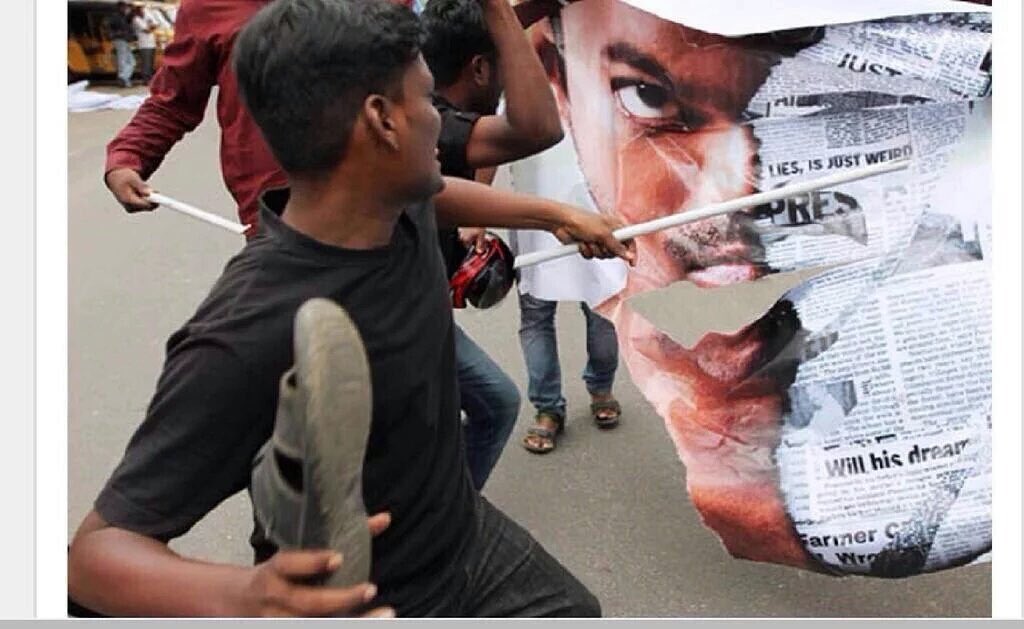 ElangoThala18's tweet photo. @kadavOLvijayy **tha Pangam pannita Pangalai #Valimai #ValimaiDiwali #ThalaAjith #ValimaiFirstLook #ValimaiLook #TwitterEmperorsTHALAFans https://t.co/YJKxiCX9rI