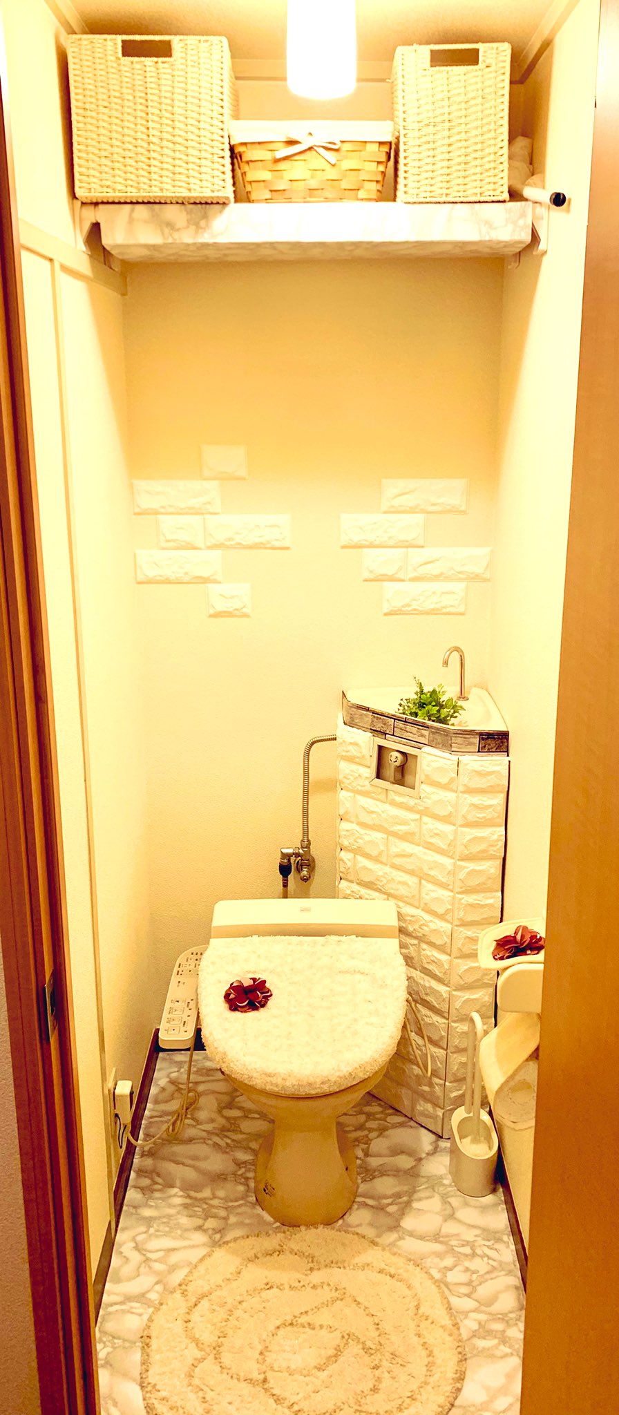 かんこ 出来上がりました トイレ 三角トイレタンクを隠すdiyは思ったより大変でしたが 何とか完成 うわ 涙出そう 嬉しい まだやりたいこといっぱいあるけど ひとまず終了 引っ越した時にまたやろうっと T Co H1tahp9ow5 Twitter