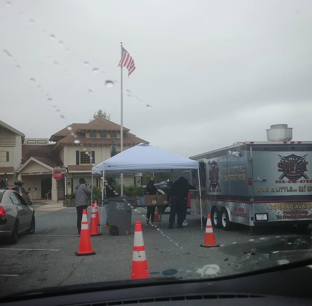 BeachPaper's tweet photo. We spy Ron MacArthur at M&J SWAT's finale in Milton! Look for the photos he's taking in an upcoming issue of the Cape Gazette. #goodnews #livealittle #eatgreatfood #delawareeats #miltonde #killcoronawithkindness #delagram #igdelaware https://t.co/m6XwluPjSf https://t.co/G1m4EazgfE