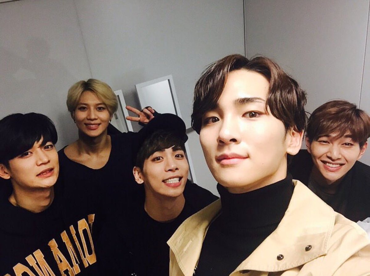 kjhsmiling's tweet photo. happy 12th anniversary my loves. words cant describe how much i love you and how much you mean to me. here's to many more years with you

#12YearsWithSHINee
#샤이니는_12년째_빛나는중
#AlwaysWithYouSHINee https://t.co/XNCkY4i1w9